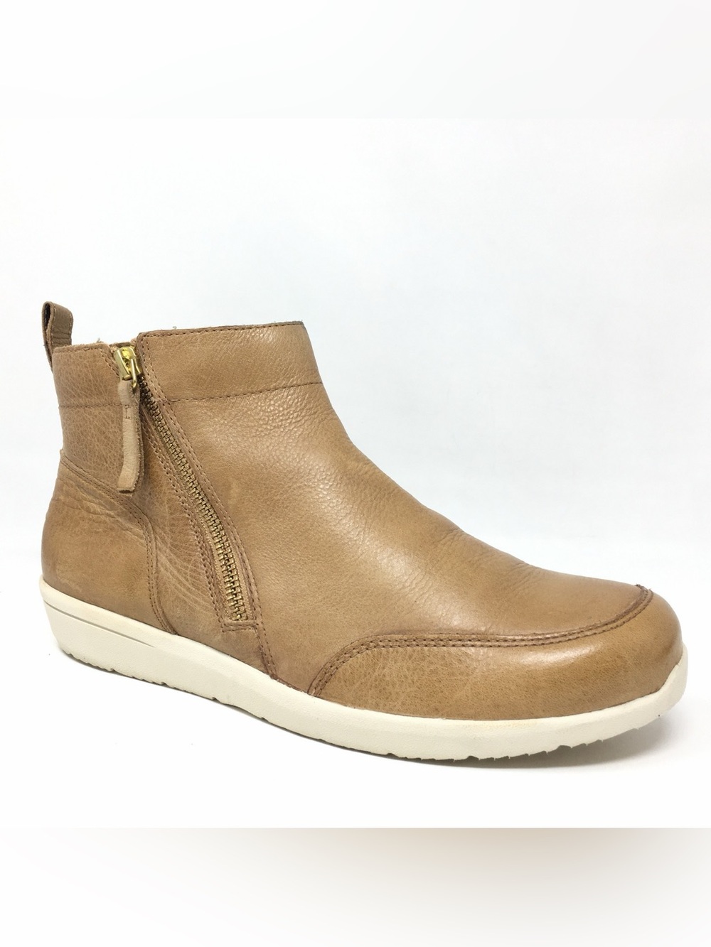 NWOT Vionic Lois Tan Leather Side-Zip Ankle Bootie size 8